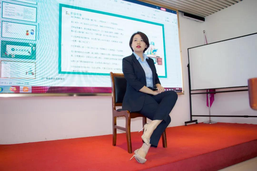 榮盛科技集團組織開展商務(wù)禮儀培訓